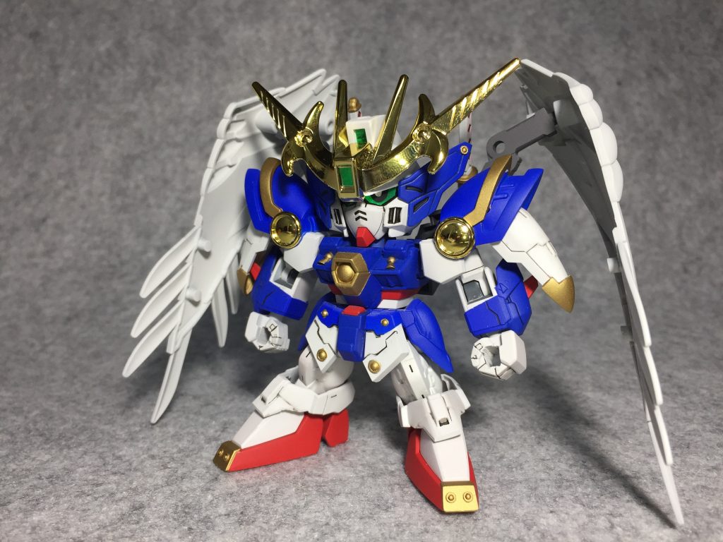 武者ウイングゼロの元キットと
EXSDウイングガンダムゼロを
ミキシングして制作しました。