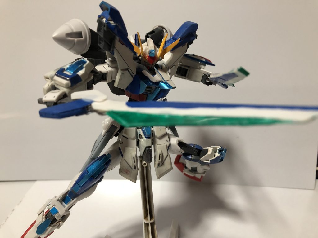 ブレードを持たせてちょっとヒロイックな
感じにしています。