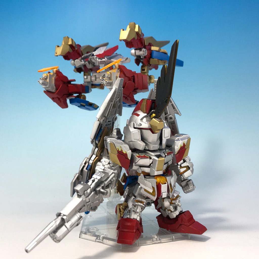 まずガンフェネクス。
第1の形態、クルーズモード。
「メビウス」の地球防衛隊の戦闘機をモチーフにしています。後ろのは支援機のガンブースター。
いわゆる巡航形態なので、戦闘力は下の上程度です。
