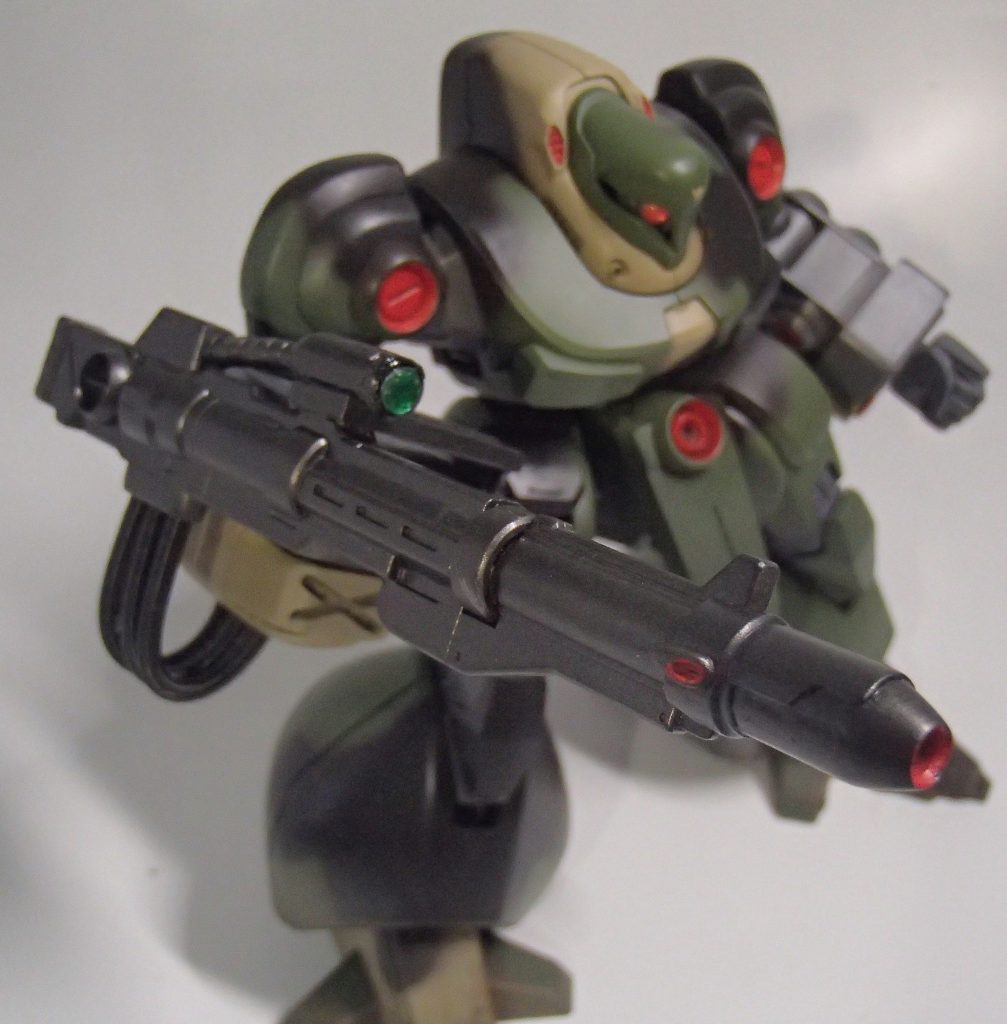 武装
サーベルはストレート組み
設定通りの四本装備なんてことはしてません

ビームランチャーはヅダの対艦ライフルをベースに色々切って貼って製作
当時の武装デザインは奇抜なものが多いので、これもそれに倣った感じにしています