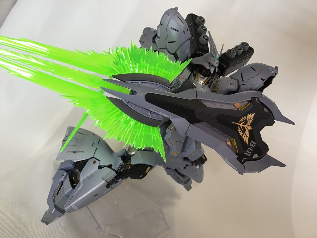 シールド内蔵でビームアックス