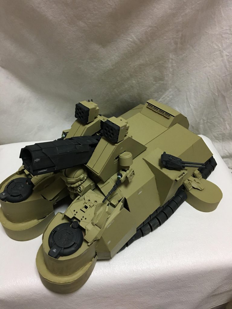 多く語る事もないと思いますが、モビルアーマーなので、ポージングに自由はありませんが。
大きさ、圧倒的存在感、迫力が命です。