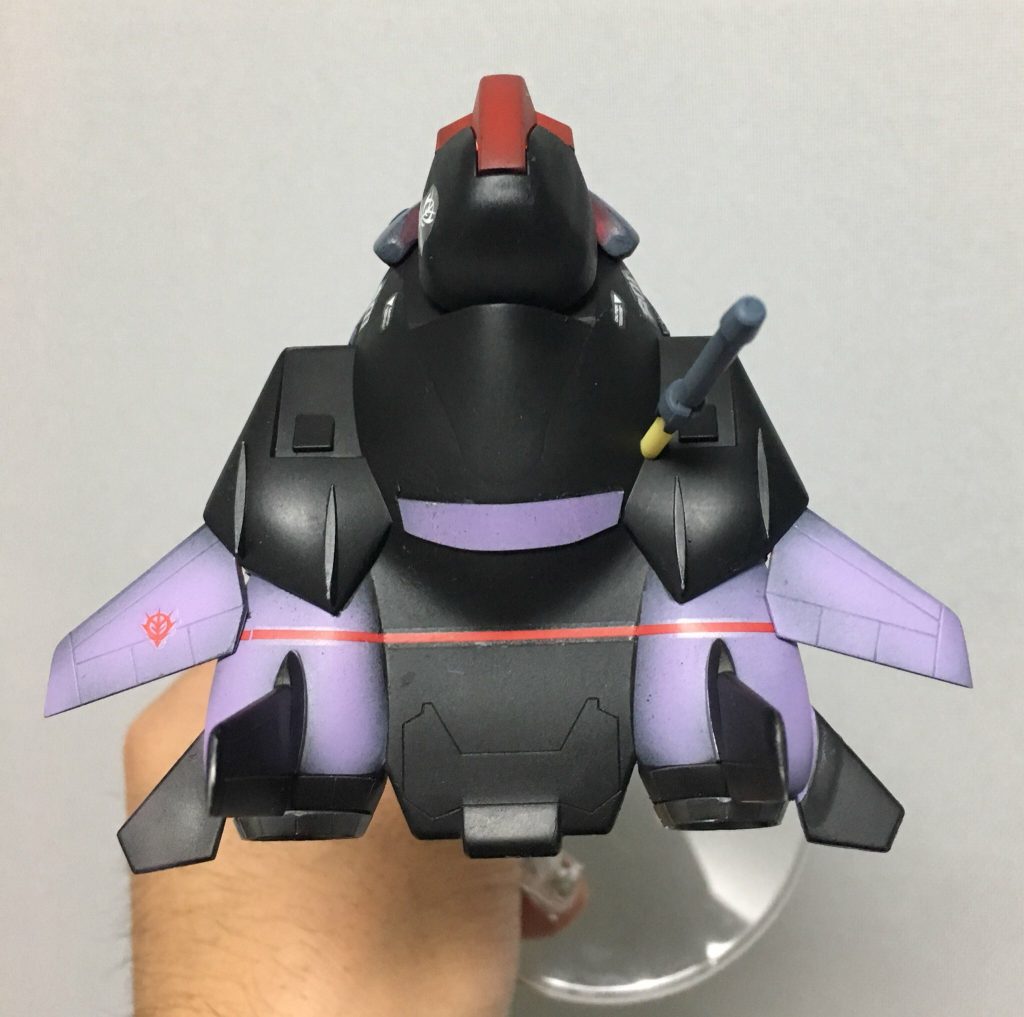 上から。翼は可変です。