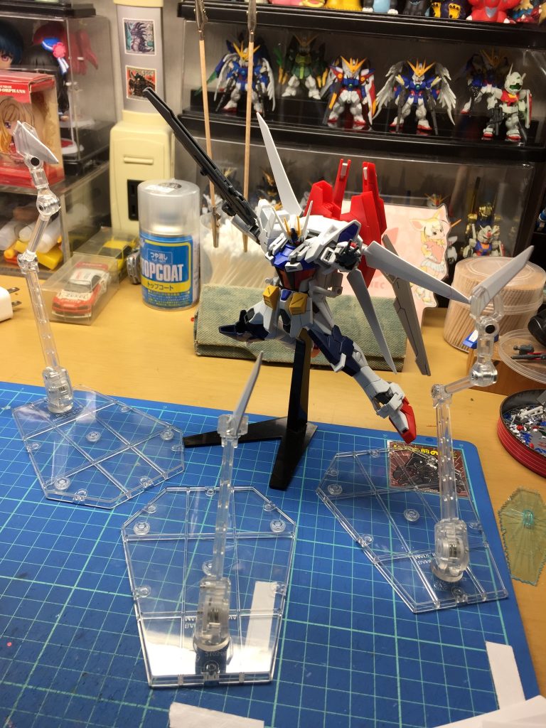 ブレードドラグーン展開。
モビルスーツの装甲と同じ材質で作られておりラミネート装甲にも対応しているためいとも簡単にモビルスーツに突き刺すことが出来、ビームシールドを貫通することができる。
魂ステージすげぇ
