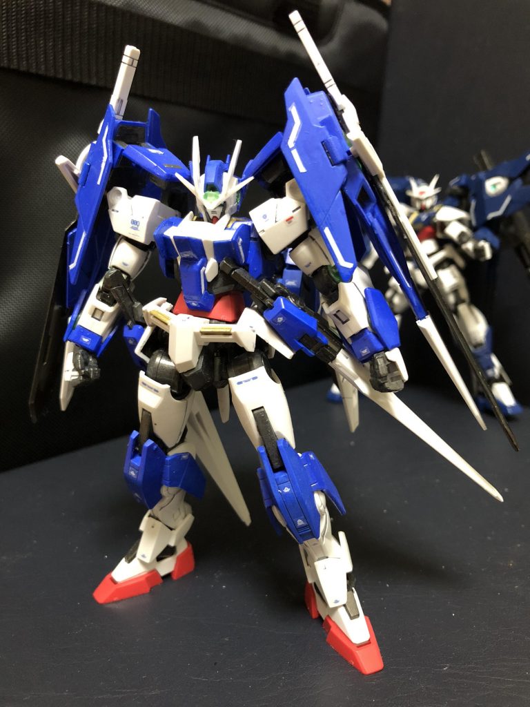 リク「え?鏡がMSの姿に変化する....あ!アレは.....!!ダブルオーダイバーエース!!?」
里虎「なんだいこりゃあ?罠だったのかい!?なんなんだいこのMSは!?」
エース「.....。」