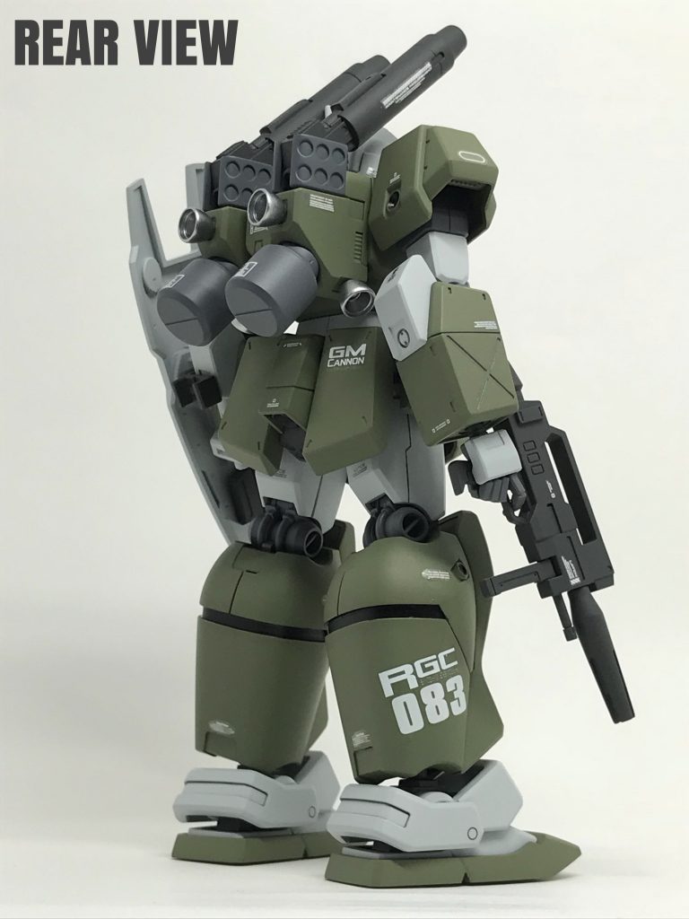 劇場版のカラーはもっと明るい緑色でした
が、こちらは先日投稿したジムカス（エゥー
ゴ仕様）に合わせて、深緑色にしました。