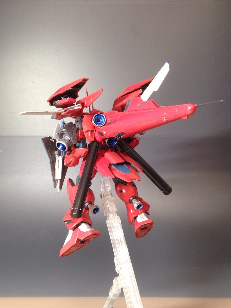 リア
元々高速での強襲が得意なイメージのテトラを、さらに長距離巡航強襲させるには？ということでスラスター、ウィングの追加だけには留まらず
地上での高機動運用をも目指して、腰部にホバー移動用の推進器を増設しています。