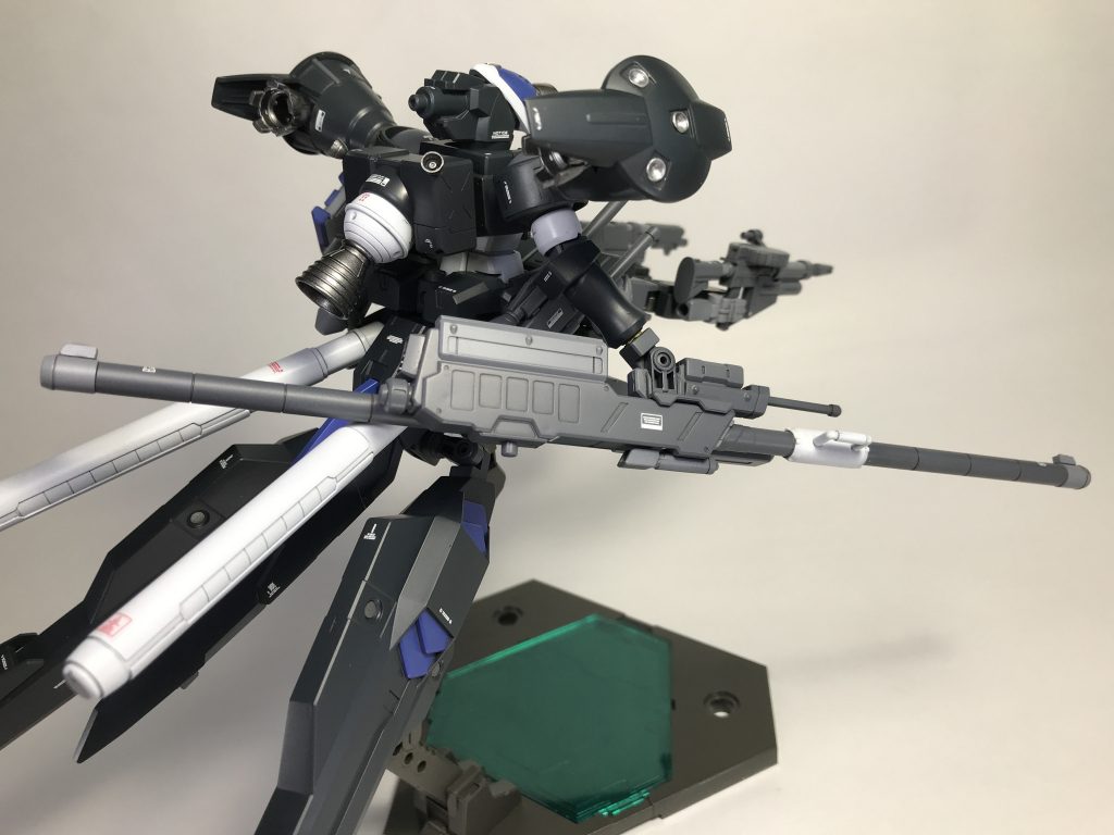 ブースターは肩×2・背部・脚部×2の計5基
背部土星エンジンと脚部ブースターで直進用の加速を行い、肩のスラスターポッドを動かし旋回・ロール・逆噴射など回避に必要な挙動を取る