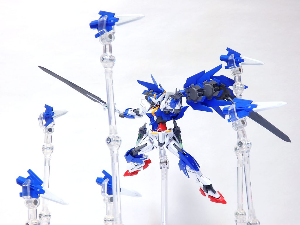 ~ACTION~
■ GNウイングビット
 チャンピオン、クジョウ・キョウヤの機体「ガンダム AGEⅡマグナム」が有する
 Fファンネルとの戦闘を想定し装備されたビット兵器。
 
 「ファンネル相手にはビットでしょ!」というモモの一押しにより搭載が半ば強引に(?)決定された。