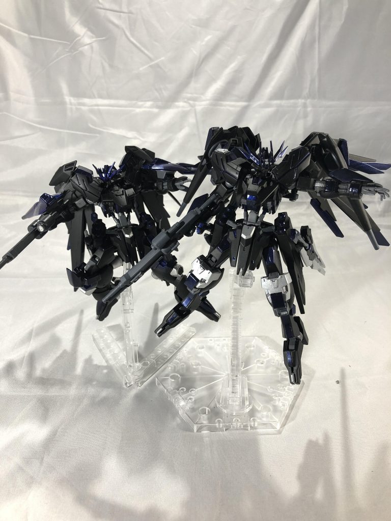 最後に前のバージョンとの共演です。左が前のバージョンのフィグールで、右が今回新規作成したフィグールです。