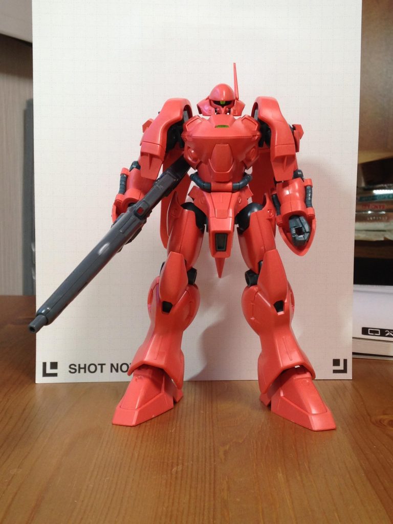 はじめは破損して、尚且つ前作のGP04に肩を使用したので、どのように改造するか悩みました。