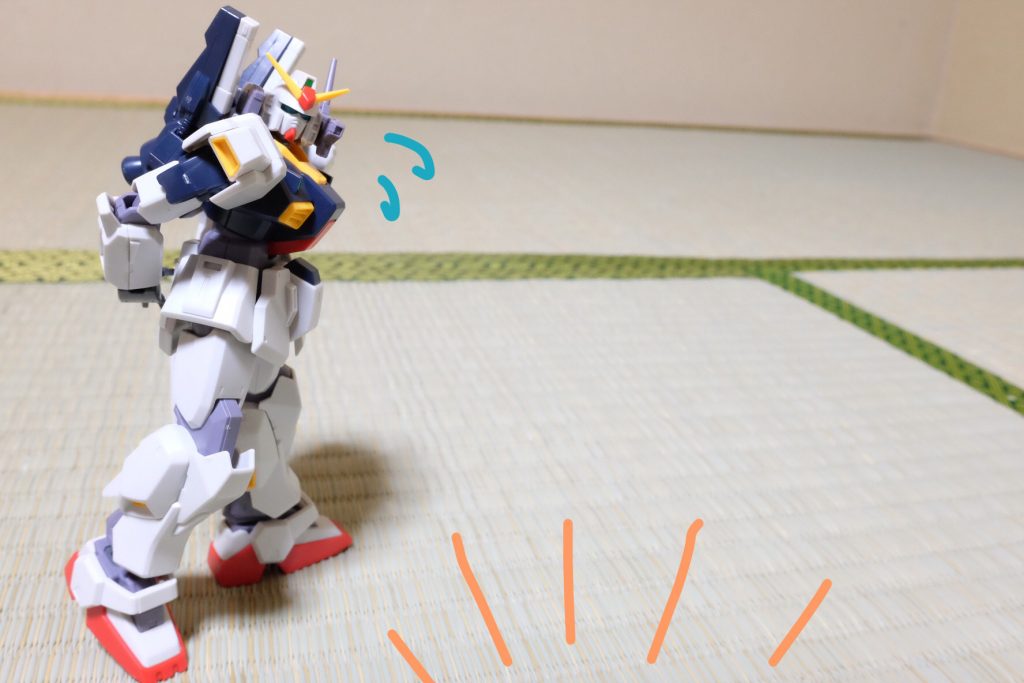 さてここで、一機で歩いている寂しげな背中に話しかけてあげます。
本当に寂しそうですね。