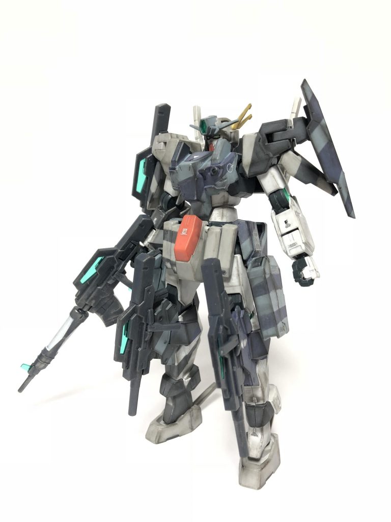 ガンダムマーカーで部分塗装とウェザリングマスターでパステルシャドー入れてます
アシンメトリーでシマシマを入れてます ガンダムマーカーエアブラシシステムを導入してみましたが部分塗装派の自分にはめちゃくちゃ便利だと思いました！
