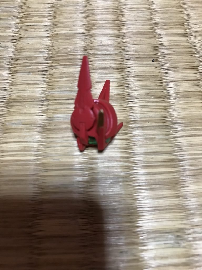 分かりづらいですがアンテナの所金色にガンダムマーカーで塗装してあります。