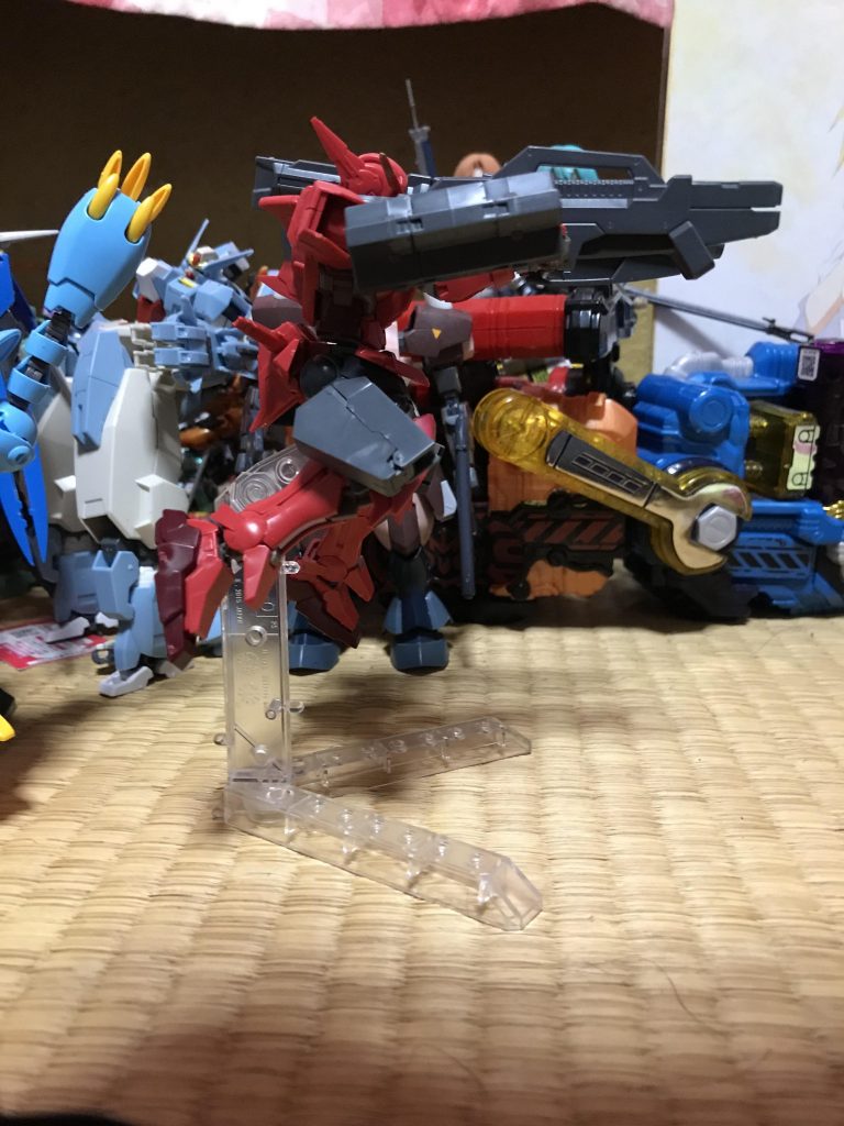 左側からです。