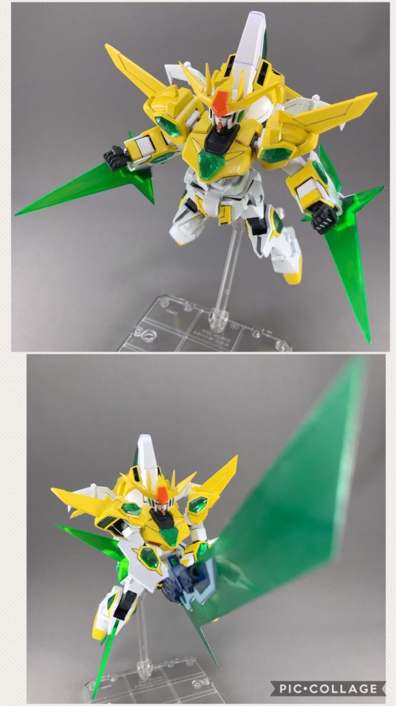 大型サーベルはクリアープラ板で作りました。刃の裏のミゾとライフル持ち手にはめて固定します。