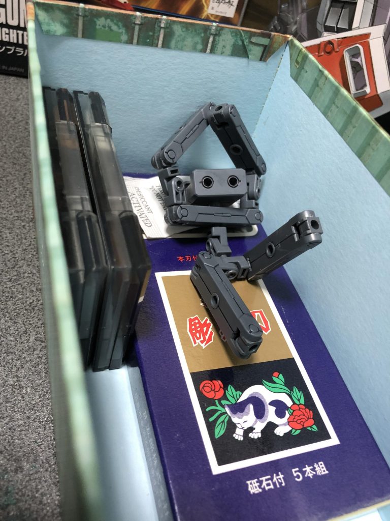 ガンボーくんのお家だよ！ベッドはセミダブルで広々してるよ！ガンボーくんもお気に入りだよ！