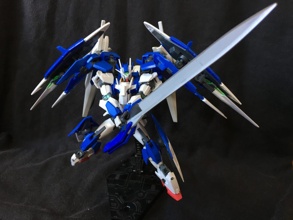 GNダイバスターソード

1/100ガンダムエクシアのGNソードを改造したもの
刃の質量で叩っ斬るスタイルで運用する
