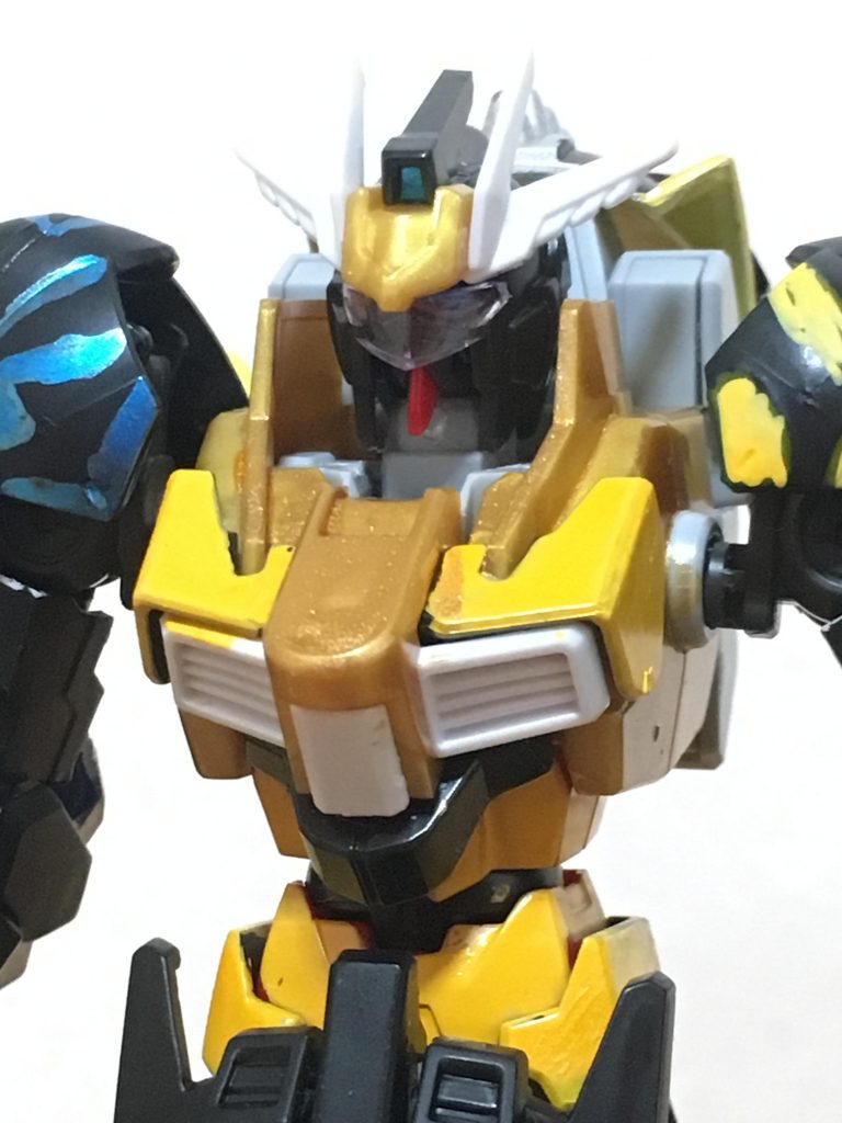 肩もバルバトスの物を角度変えてくっつけた。ラインはフリーハンドでテキトーに。