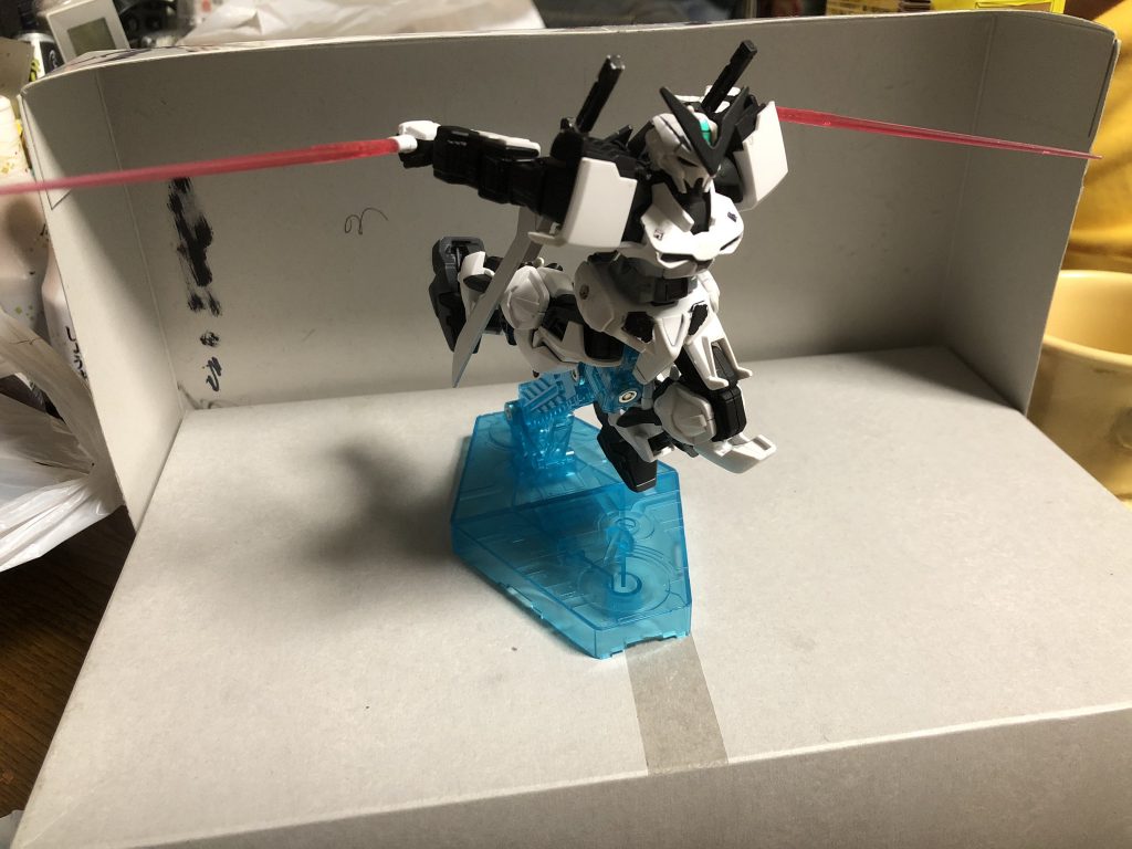 ビームサーベル
ほぼ護身用としての武装だが、MSを溶断する程の威力はある