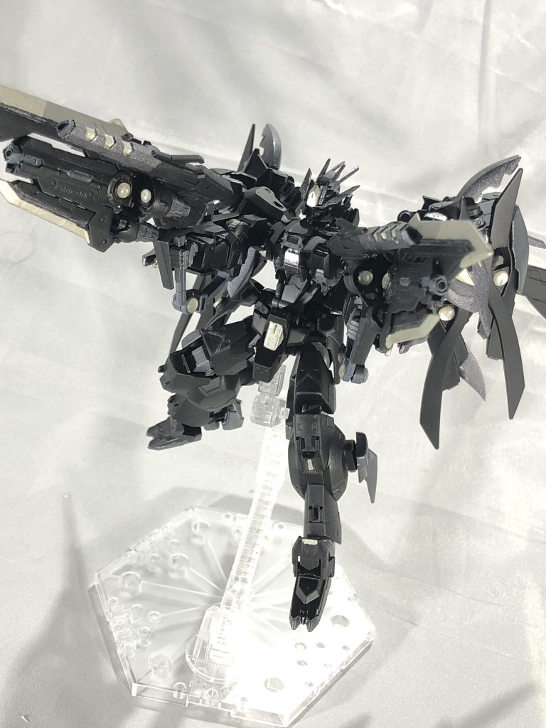 カレトヴルッフ・シャドイム、ライフルモード。カレトヴルッフにビームライフル口を2つ付けました。収束して高威力のビームを撃つことも可能です。