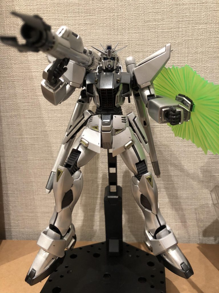 正面。胸のアイスシルバー、足のメタルブラックの違いが分かりにくいですね。。