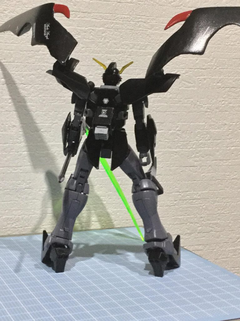 インパルスの背部穴とジエンドのバックパックの突起が同じピッチだったので無加工で取付が出来ました。