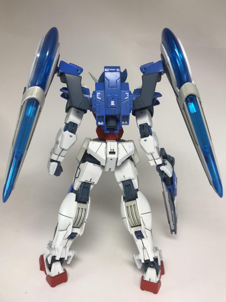背面
肘部や大腿部正面にはエッジ出ししたゴッドガンダムの踝部パーツを取り付けました。