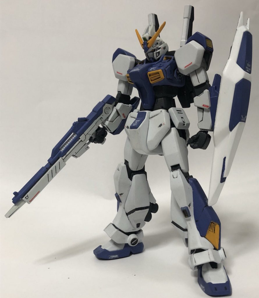 フロントその2
ちなみにアーマーに磁石を仕込んでいるので、元のトリスタンにも
トリスタンの胴体には肩を引き出す為に引き出す為のポリパーツ等を仕込み稼働できるように、腹はGM/GMから、腕はリバイブガンダムとトリスタン、ビルドナックルズとミキシング、ガワラ曲げができます、シールドは磁石