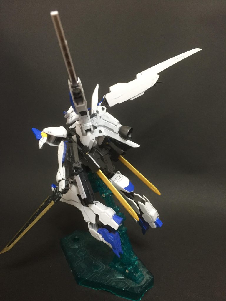 バエルといえば翼を広げて飛行！
ジャンクで作ったブースター追加しました
基部はプラ板と棒で作成。見えないけど