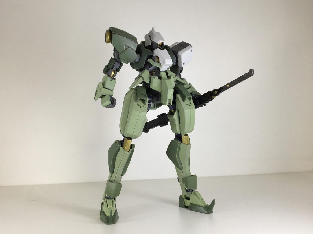 こちらが前作の グレイズ改・ヤマトです。
コンセプトは 大好きなをグレイズ改をよりスマートに刀が似合うシルエットにしたい！