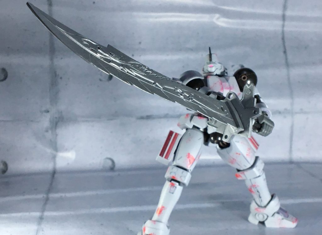 烈龍刀(れつりゅうとう)
マイナーチェンジされたBB戦士の武者紅零斗丸(ムシャグレードマル)の烈龍刀である。これは、マグアナックと同じマウンテンサイクルから発掘された。
斬れ味は鋭く、斬撃を飛ばすこともできる。