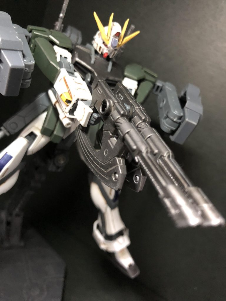 遠距離対応のツインライフルモード!奥の手です!!
ツインビームアックスをドッキングすることで高出力長距離射撃が可能になる!
アークエンジェルに搭載されているローエングリンと同等という凄まじい威力だが、チャージに時間がかかり連発が不可能という点からストライクノワールの戦闘スタイルとは合わず実装されなかった…が、この破壊力を使わないのは勿体ないという考えから、ファントムペインのガンダムであるヴェルデバスターガンダムに技術を転用している。