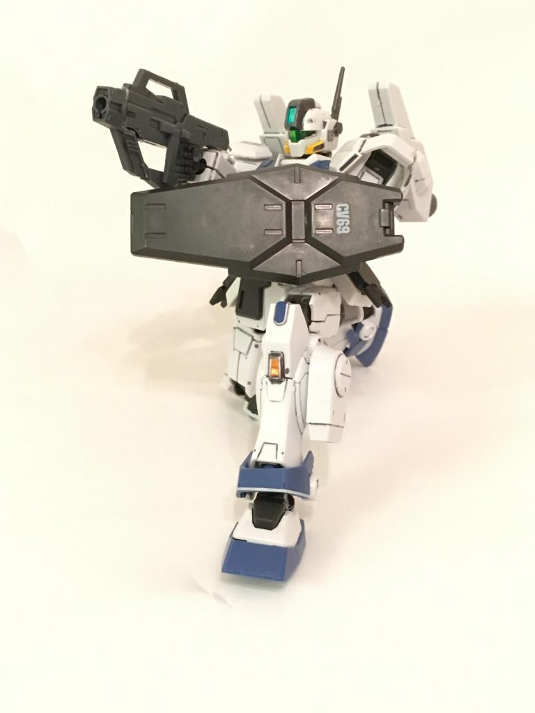 さすが最新キットなので片膝ついても様になります。