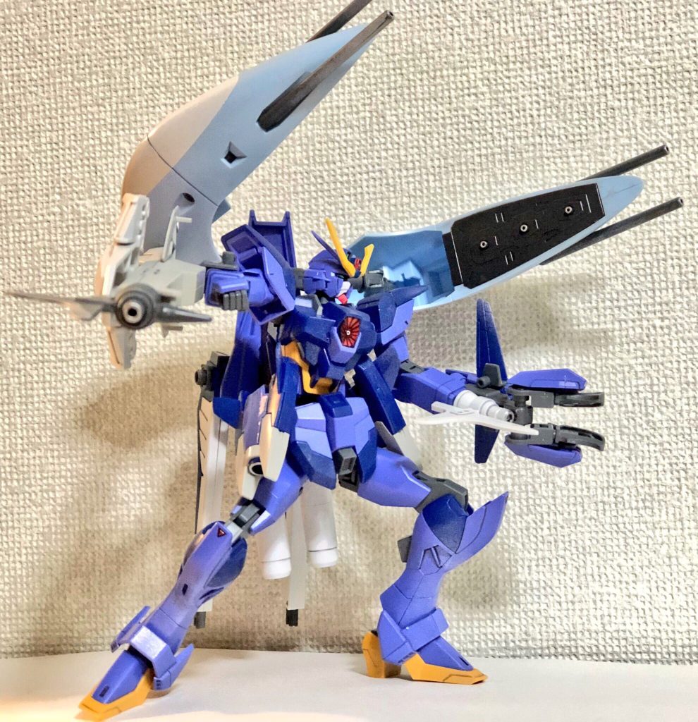 背中のバインダーはフレキシブルに動きキャノン砲も遺憾無く使うことができます