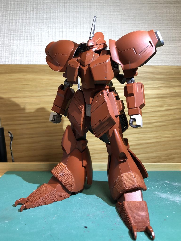 実は装甲裏など、サフを吹いた際に
オキサイドレッドが無茶苦茶カッコいい!と思ったので、そのまま錆止め色の表現として生かしております。(ホントは時間がなかったからとか言えない。滝汗)