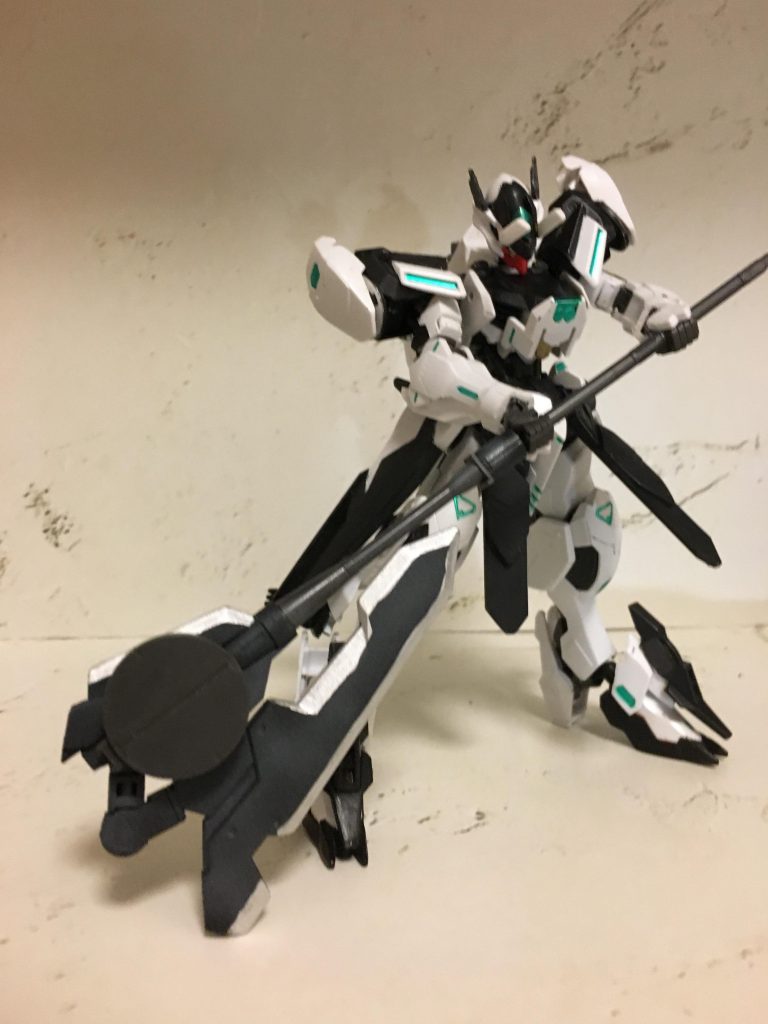 大斧形態、全形態の中でも最高火力を叩き出す形態で、推力、重量、炸薬、遠心力を乗算する事で30mクラスの兵器さえも粉砕出来る。