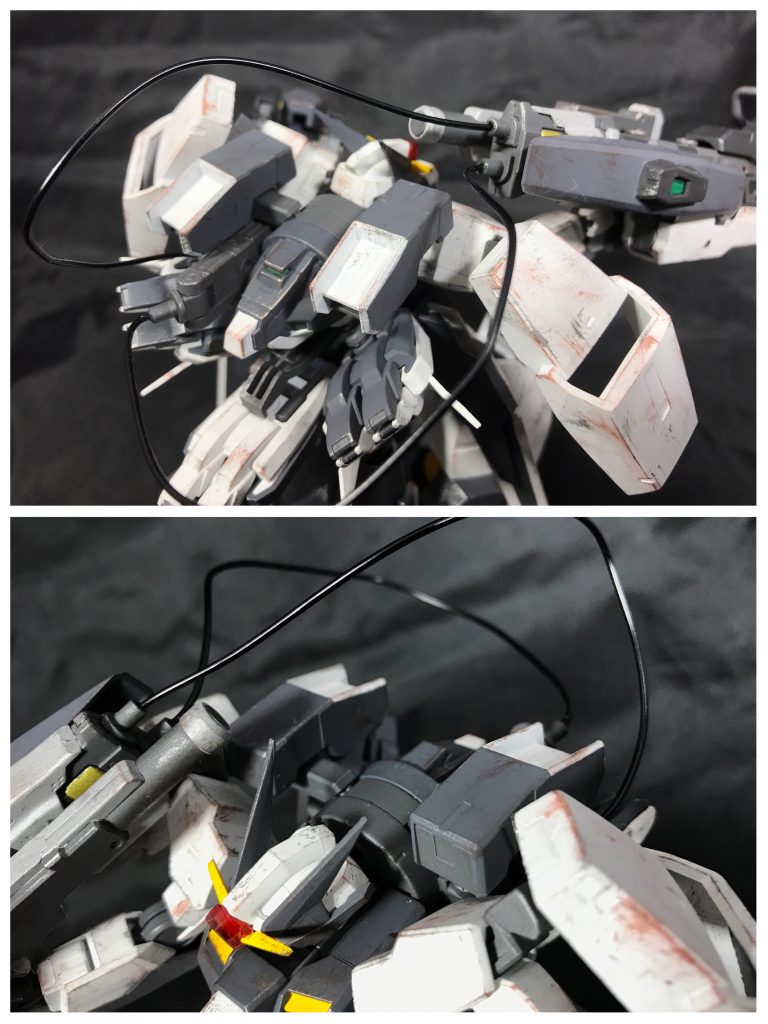 ## [小型GNステルスフィールド発生装置]
背部に装着されたバックパックユニットに装備されているGNステルスフィールド発生装置。

戦闘機動中にはMSのレーダーから完全に隠せるほどではないが、停止時には高い対ジャミング性能を持つ機体でなければ捉えることは難しく、狙撃時などに特に大きな効果を発揮する。