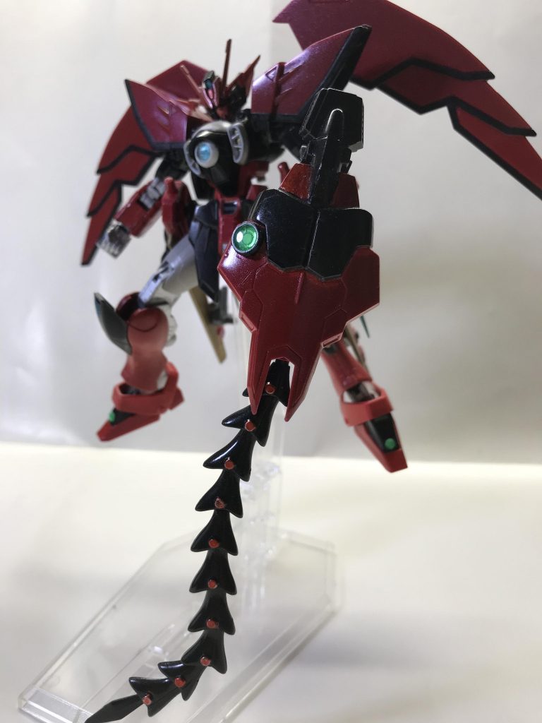 シールド装備。トールギスIIIのをベースにしています。ヒートロッドも可動するものを装備。またクリアパーツはセンサーユニットのつもりです。