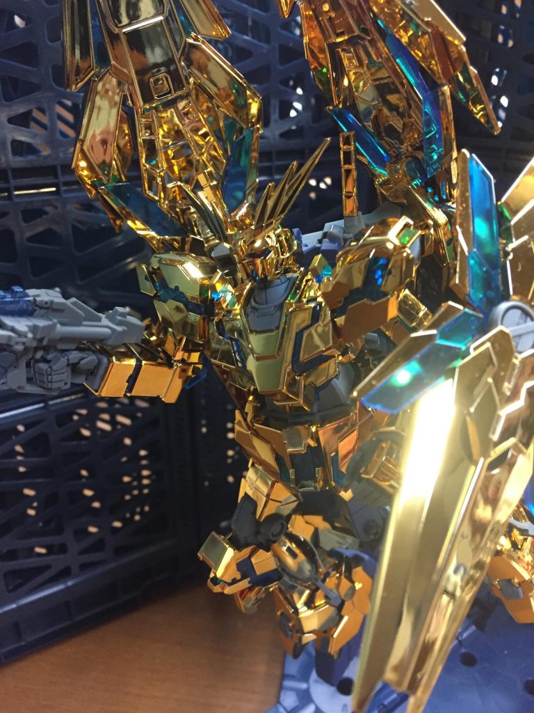 以上、フェネクス[NTver]でした。
お値段は5000円越えとHGにしては少しお高いですが、買う価値はありますね。
ナラティブガンダムと並べて撮影したいですね。