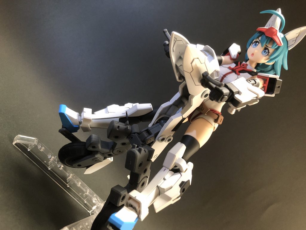 マシンライダーもホワイトカラーに。
後述しますが、スカイアームズ取り付けたりできるので支援メカっぽくていいかんじ😊