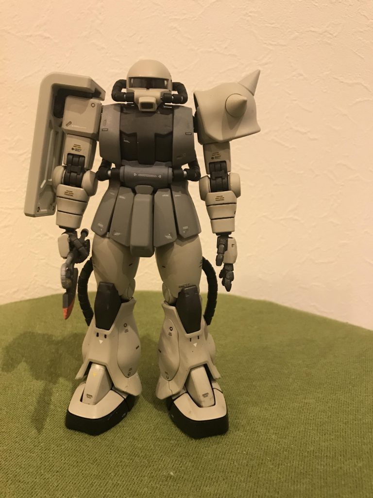 ザクは寒冷地仕様にカラーリング変えてます。
同じくウェザリング入れる前。