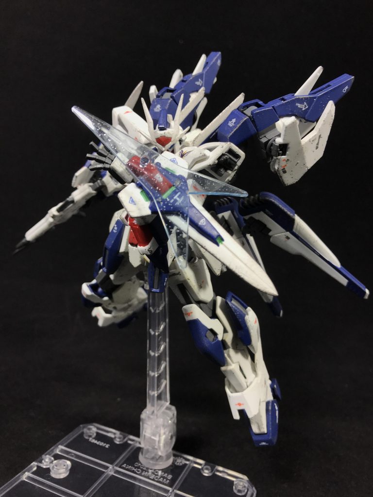 ## [GNブレイドシールド:ロストルム シールドポジション]
ウェントゥス・レーニスの両腕部に装備されたシールド。
GN粒子が塗布されたGNシールドであり、それ自体にある程度の攻撃を防ぐ性能が確保されている。

加えて、ピンポイントGNフィールドを発生させることができバックラーシールド程度のサイズでありながら、高い防御性能を誇る。