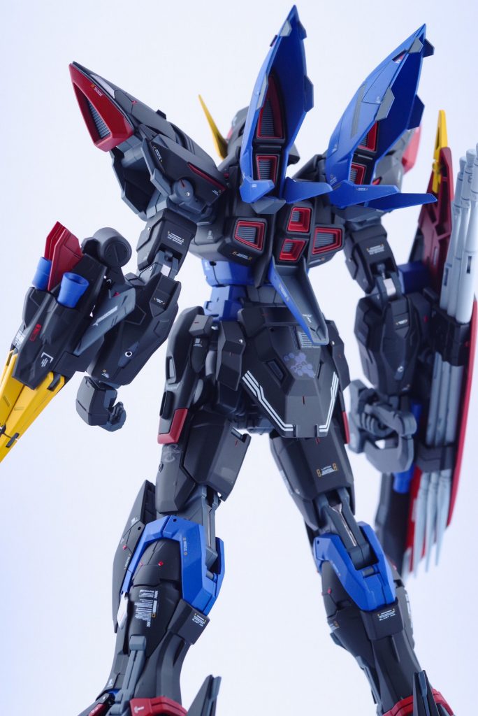 背中のブースターをジャンクパーツなどで形状を少し変更しました