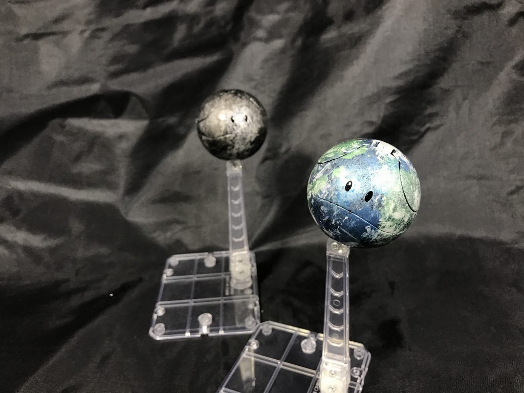 [ルナ]
月をもしたデザインになっているハロ型ペット。

テラと同時にフォースネストに放っていると、テラの周りを周回するようになる。
この時にしっかり顔をテラに向け続けるのは開発部のこだわりである。