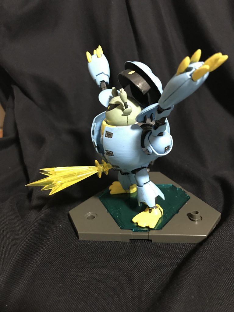 勝利のブイ！とお腹ビームを組み合わせたポーズ。いろんな人が指摘しますが、お腹というか…股間…(;´д｀)