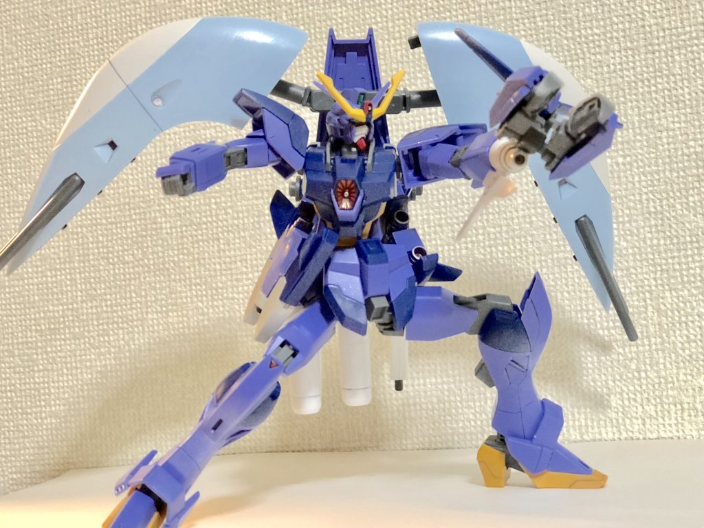 最大のアクセントであるアビスクローはビーム砲を搭載した水陸両用機のお約束のような武器です