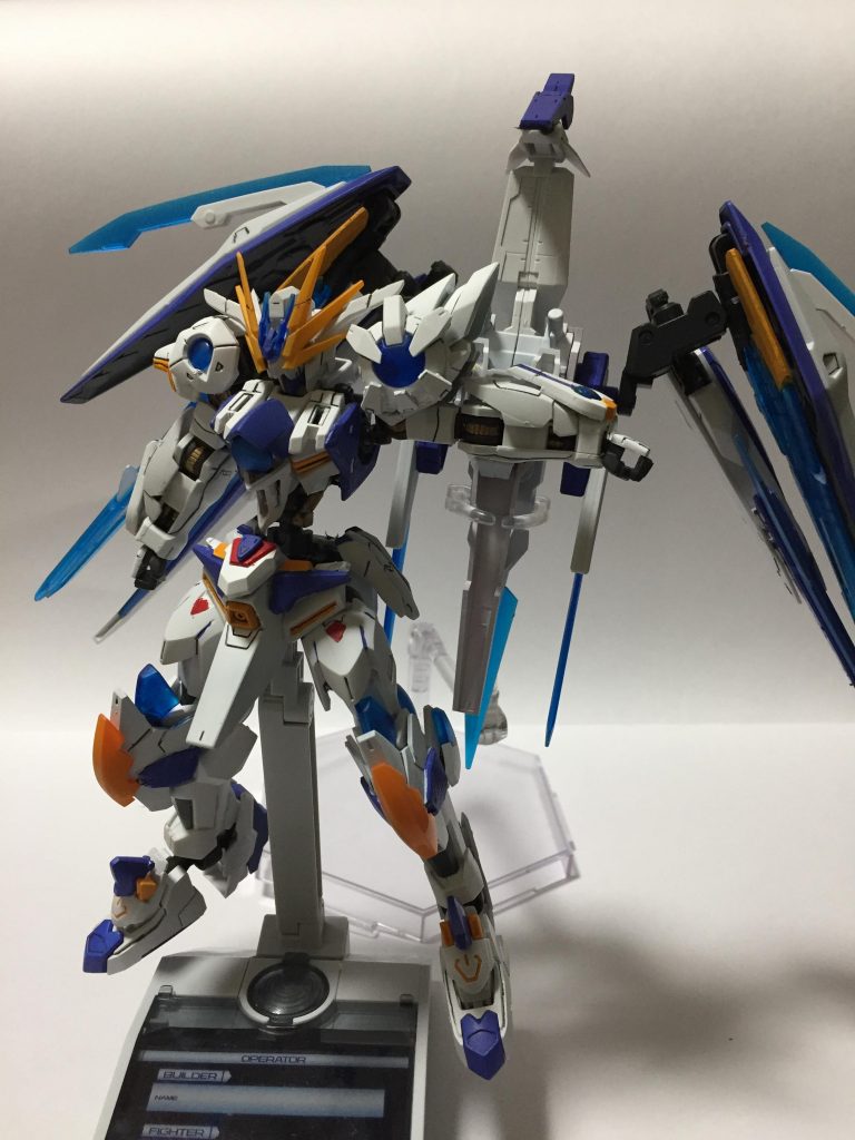 ガンダム·バエルをベースにトランジェントガンダムのパーツも使っている