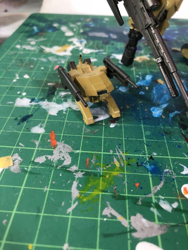 索敵用のドローンのように使い敵の位置を確認したりトラップなどが仕掛けられてないかもしくは囮としてつかいます。