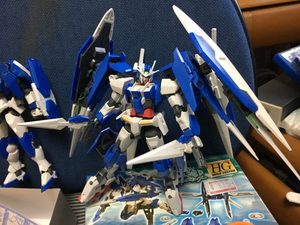 胴体の延長はあまり考えておらず、背負い物が増えてスタイルバランスが悪くなったので延長してみました
ちょっとやり過ぎ感ありますが…笑



以下、アクションシーン！